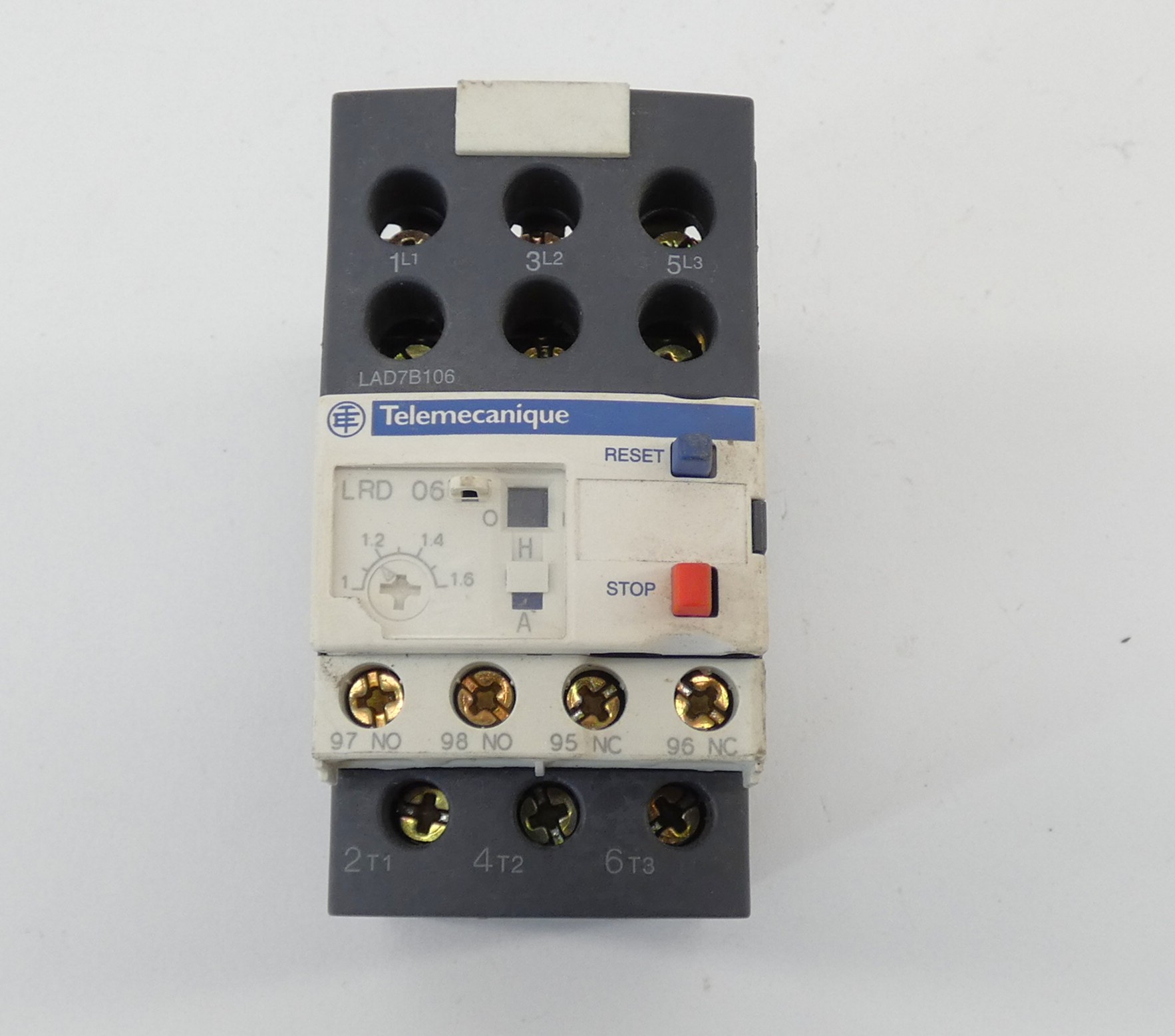 Schneider Electric LAD7B106 Terminal Block w/ LRD 06 Overload Relay 6A 690V - Image 7
