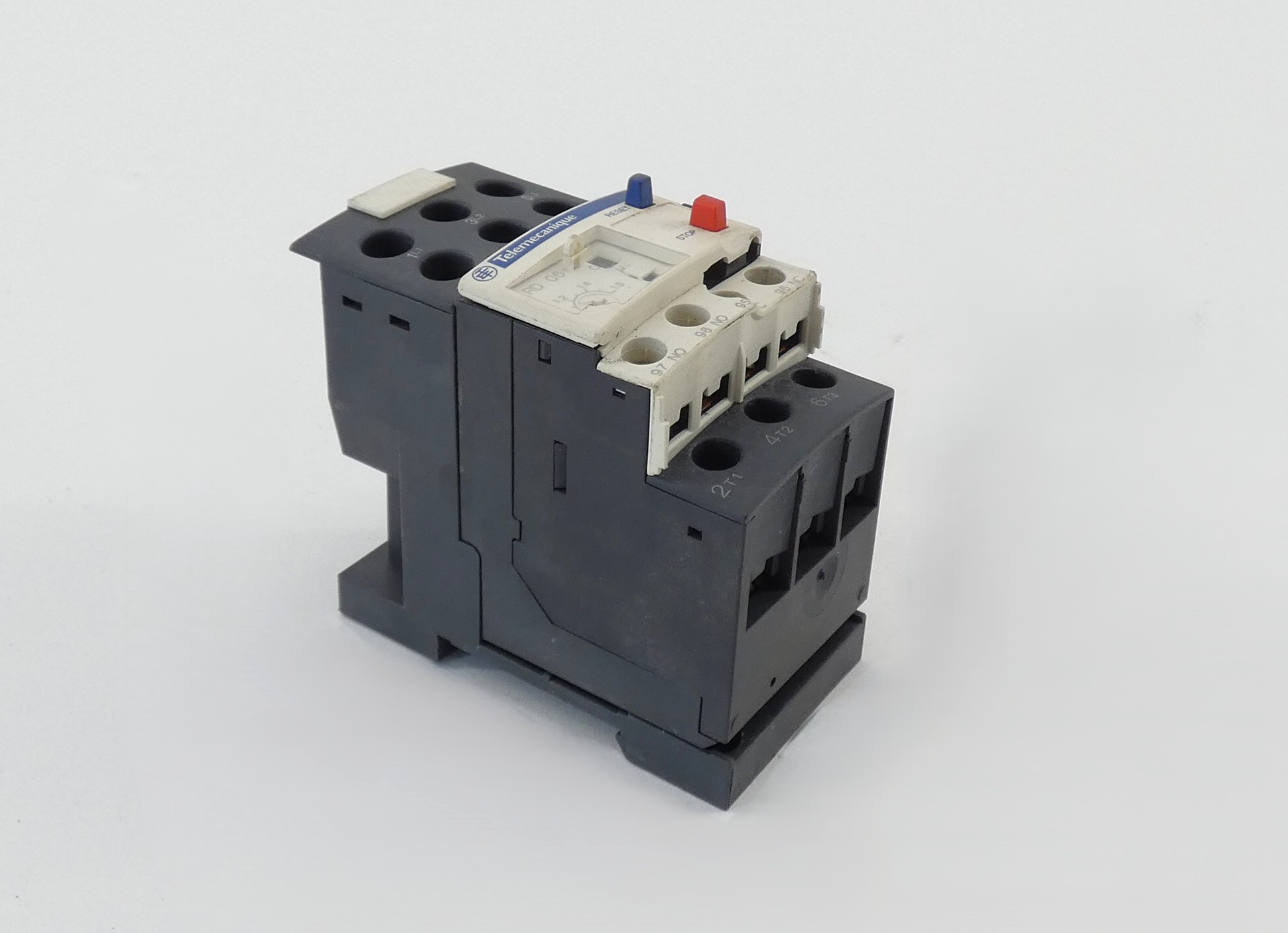 Schneider Electric LAD7B106 Terminal Block w/ LRD 06 Overload Relay 6A 690V - Image 2