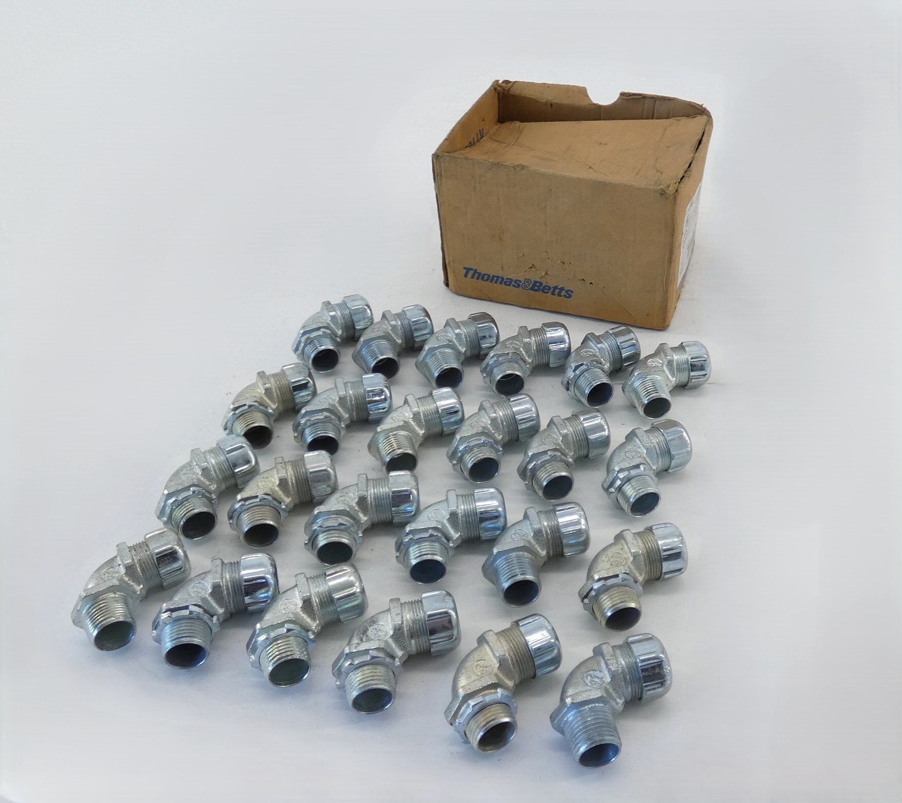 *Box of 24* Thomas and Betts 5253 3/4" 90° Liquid-Tight Flex Conduit Connector