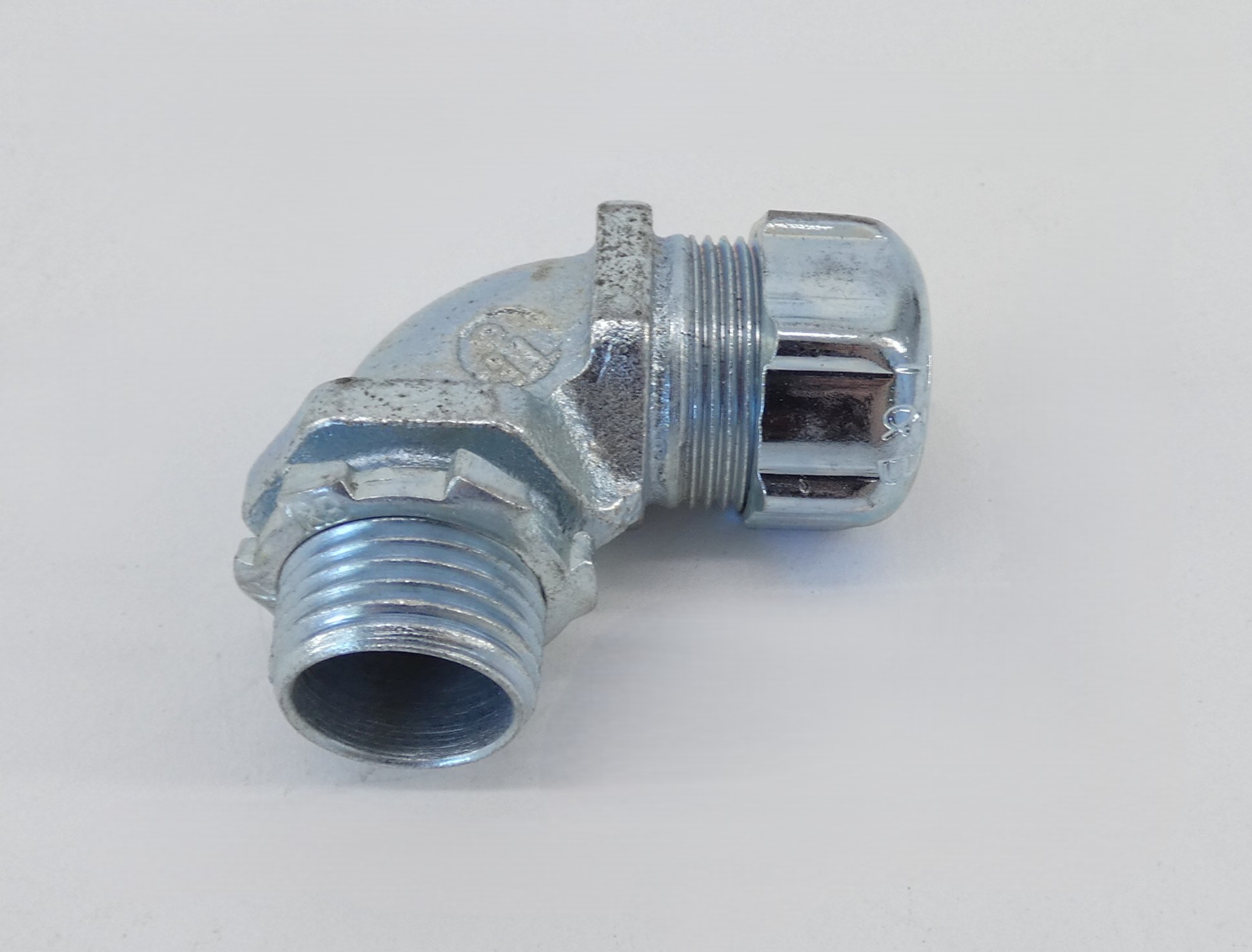 *Box of 24* Thomas and Betts 5253 3/4" 90° Liquid-Tight Flex Conduit Connector - Image 2