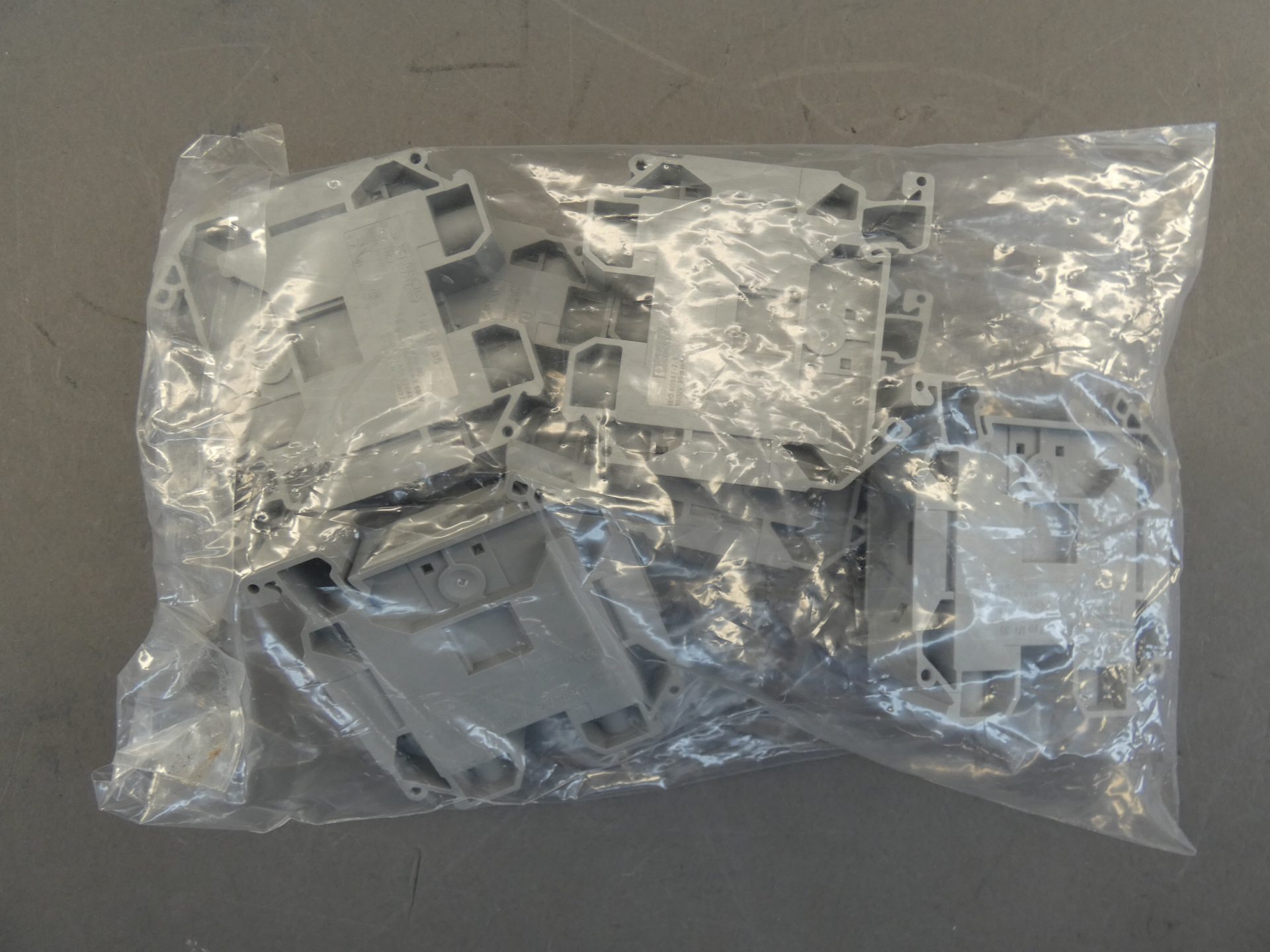 *Lot of 6* Phoenix Contact 3044225 Feed-Through Terminal Block UT 35 - Image 3