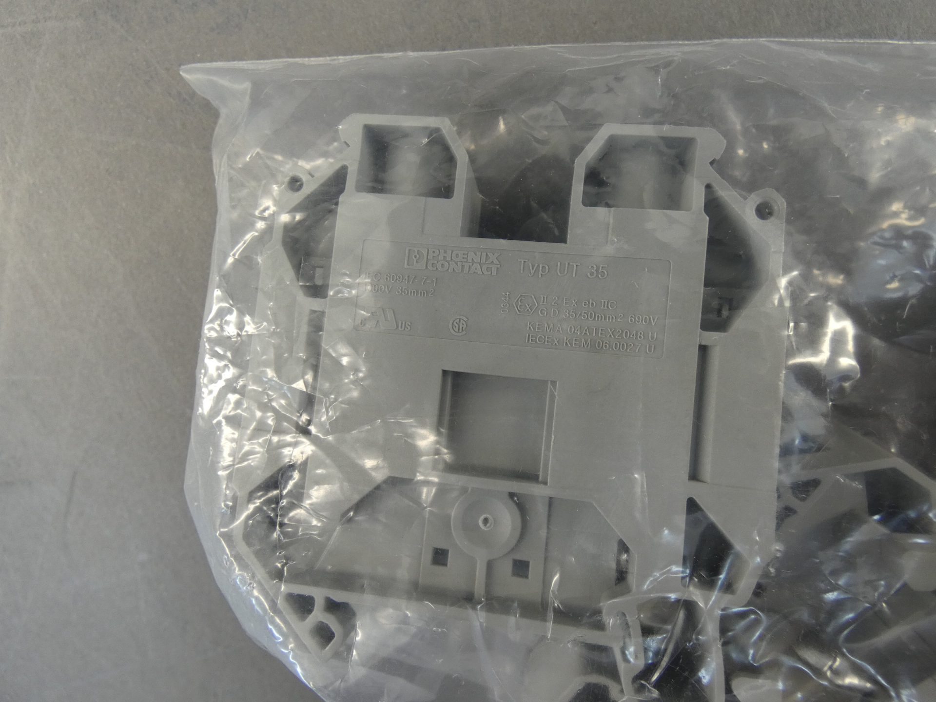 *Lot of 6* Phoenix Contact 3044225 Feed-Through Terminal Block UT 35 - Image 2