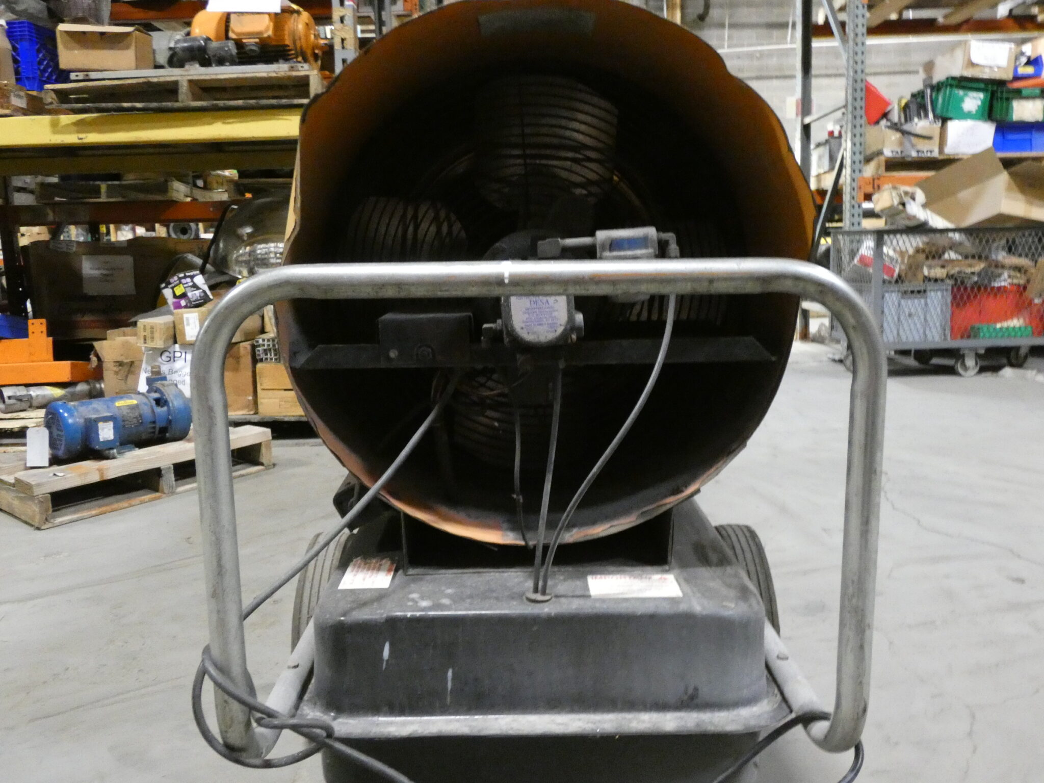 Dayton 3E359B Portable High Pressure Oil-Fired Heater, 600,000 BTU, 36 Gallon Tank Capacity, 2500SCFM - Image 3