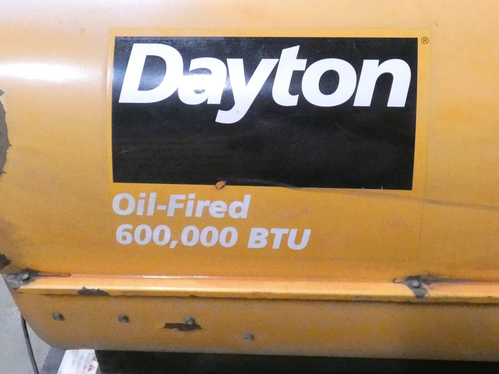 Dayton 3E359B Portable High Pressure Oil-Fired Heater, 600,000 BTU, 36 Gallon Tank Capacity, 2500SCFM - Image 2